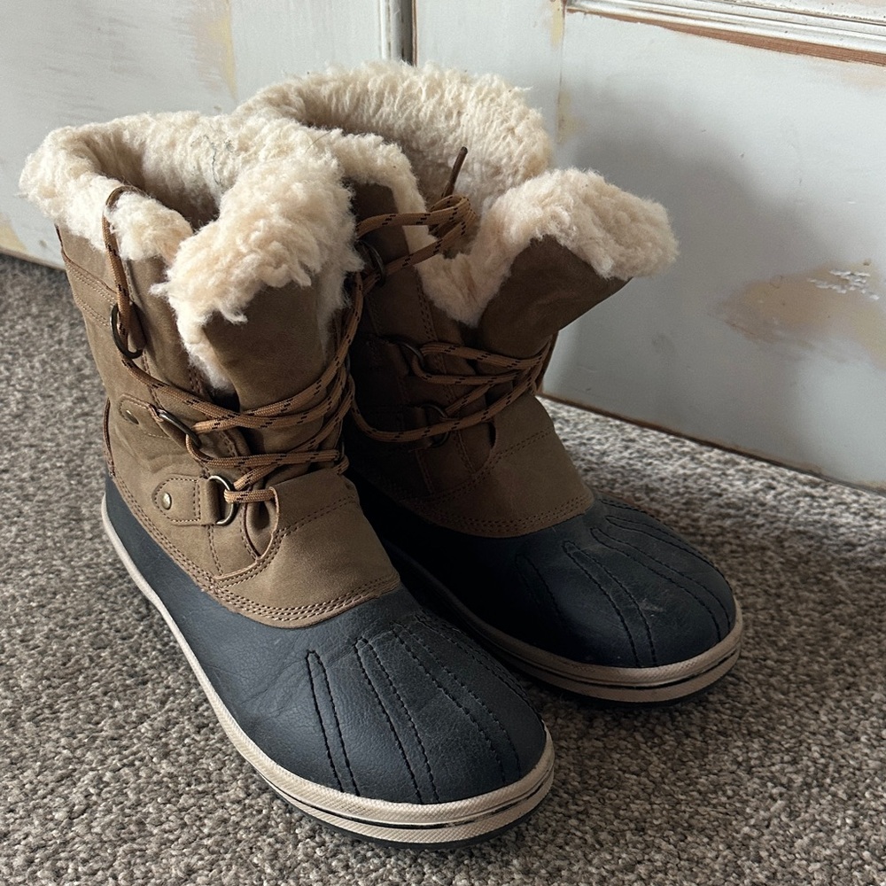PAWZ Tan and Black Fur-Lined Boots
